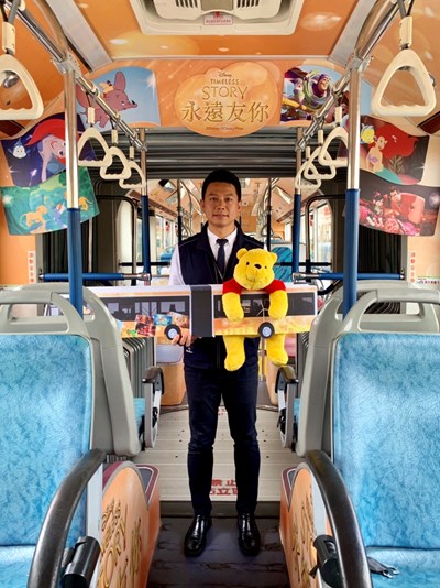 全國首輛迪士尼彩繪雙節公車　台中上路